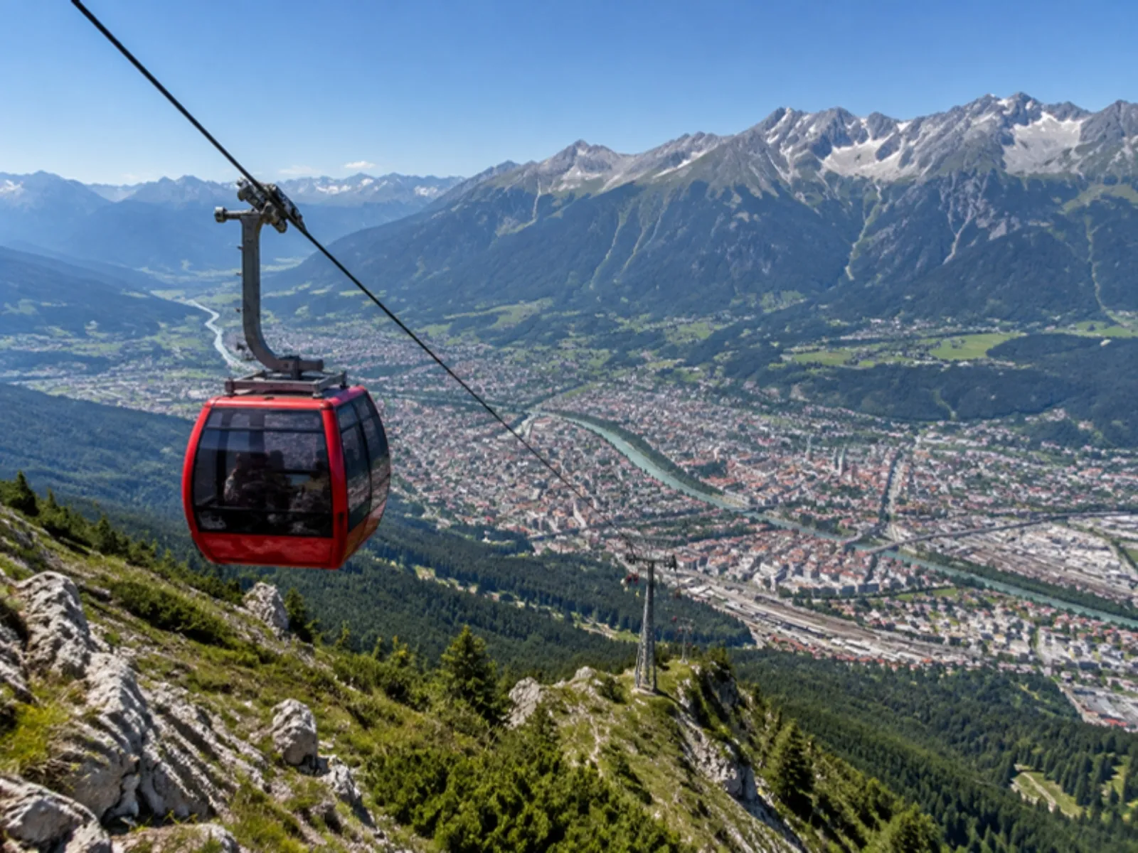 Nordkette über der Stadt (KI-generiertes Symbolbild)