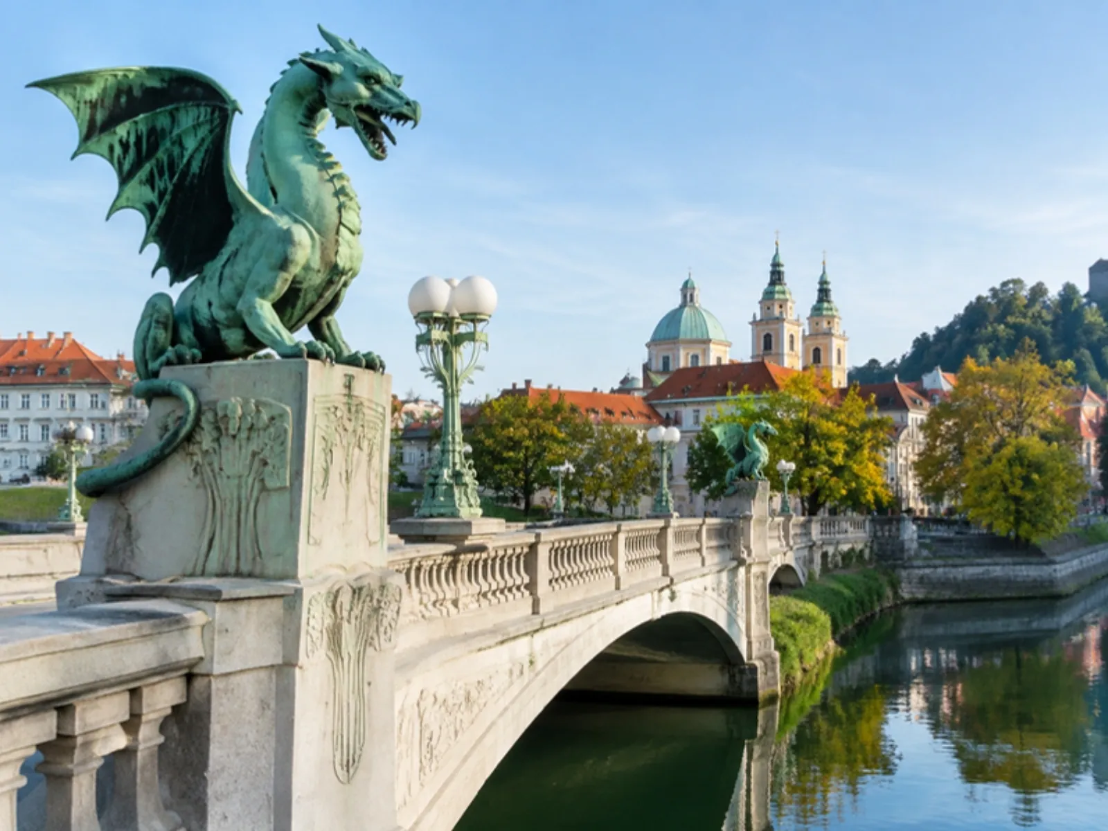 Drachenbrücke (KI-generiertes Symbolbild)