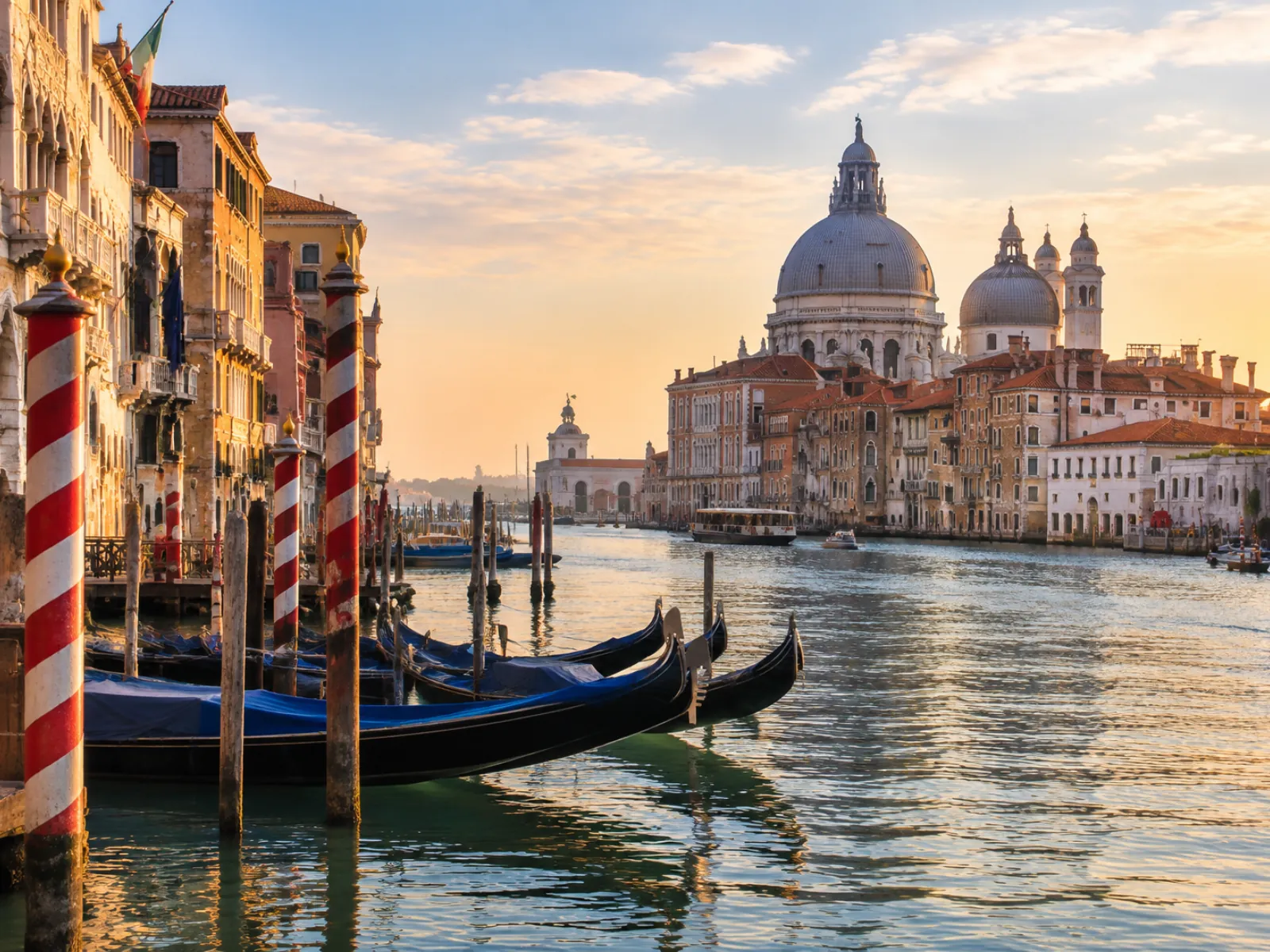Canal Grande mit Gondeln (KI-generiertes Symbolbild)